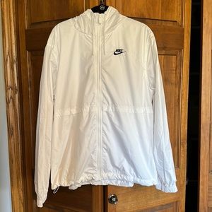 NWT Nike Sportswear Essential Repel
Women's Woven Jacket